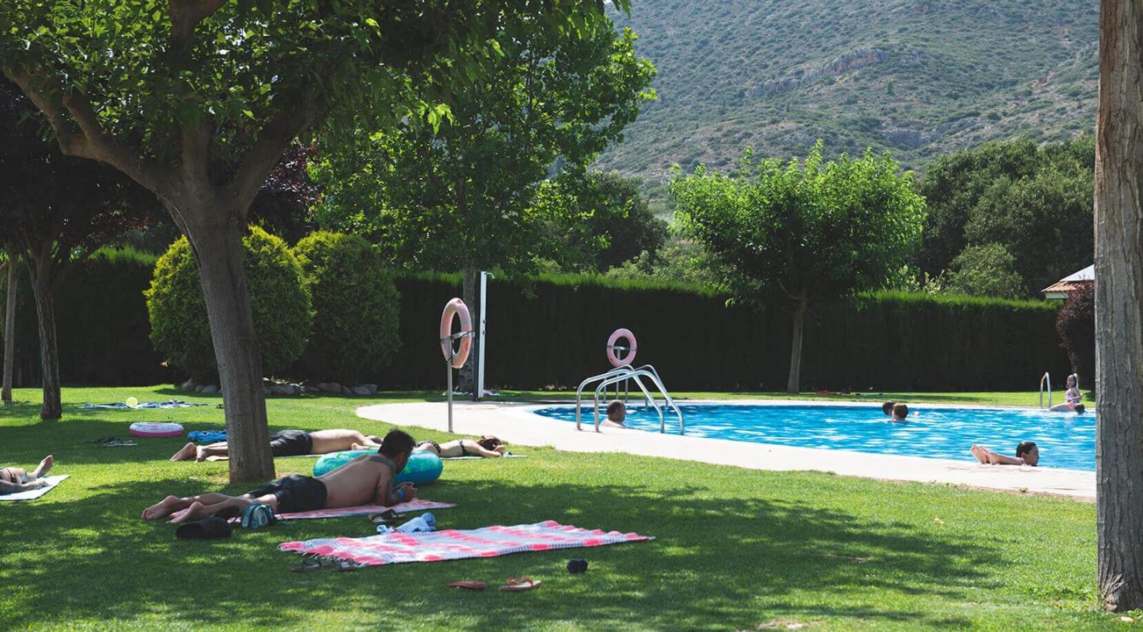 La Noguera Camping Hotel Sant Llorenc de Montgai ภายนอก รูปภาพ