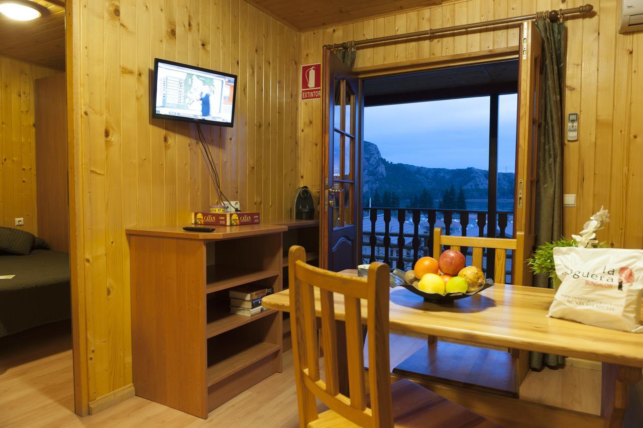 La Noguera Camping Hotel Sant Llorenc de Montgai ภายนอก รูปภาพ