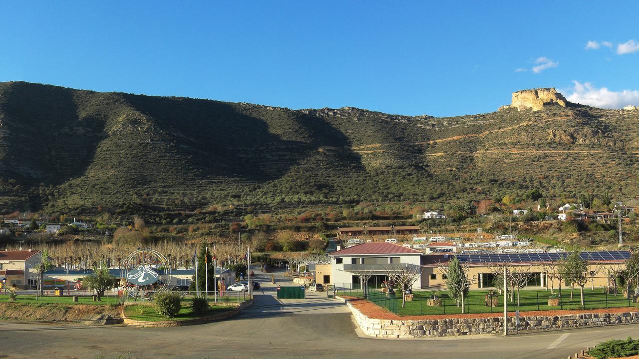 La Noguera Camping Hotel Sant Llorenc de Montgai ภายนอก รูปภาพ